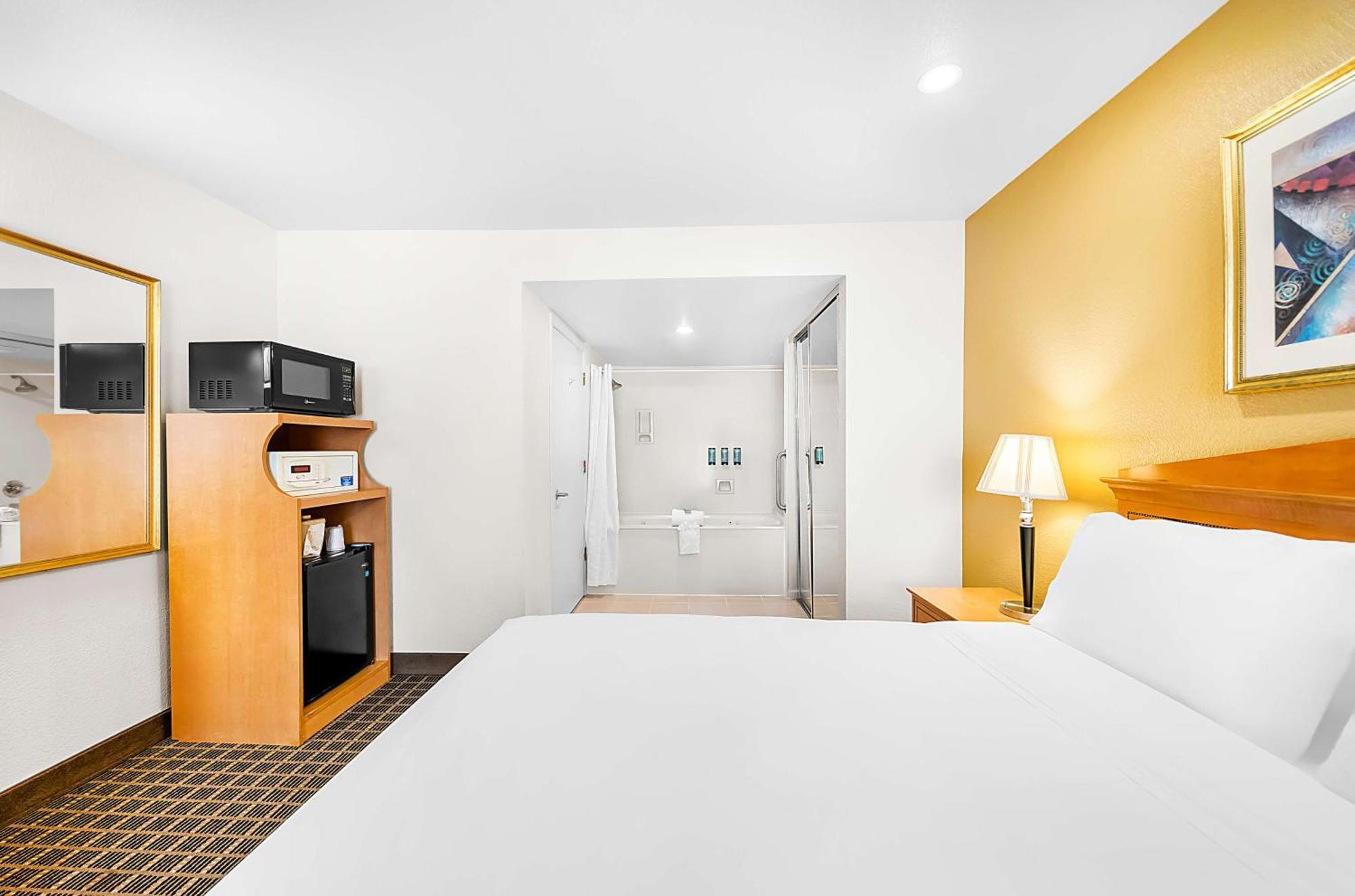 Surestayplus Hotel By Best Western San Jose Central City São José Exterior foto